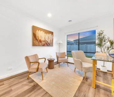 Generous Living in a Contemporary Setting! - Photo 5