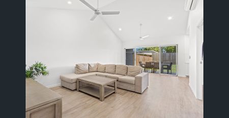 Fully Furnished 2 Bedroom Unit with Private Courtyard in The Grove - Photo 3