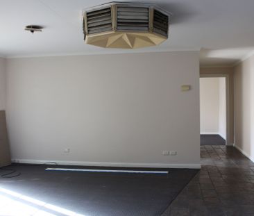 3 Bedroom Home Close to Shops - Available 06&sol;10&sol;2025 - Photo 5
