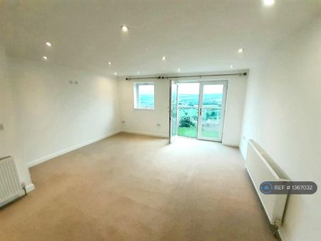 3 bedroom end of terrace house to rent - Photo 2