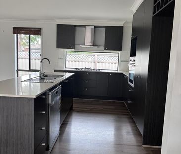 52 Edenbrook Circuit, Pakenham - Photo 5