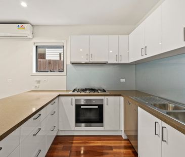 3/10 Strabane Avenue, Mont Albert North VIC 3129 - Townhouse For Re... - Photo 5