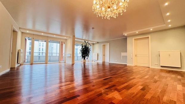 Exklusive 3,5-Zimmerwohnung mit Balkon auf der Maininsel zu vermieten - Photo 1