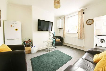 1 bedroom in a house share to rent - Photo 5