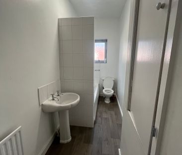 Cooperative Street, Radcliffe - Photo 4