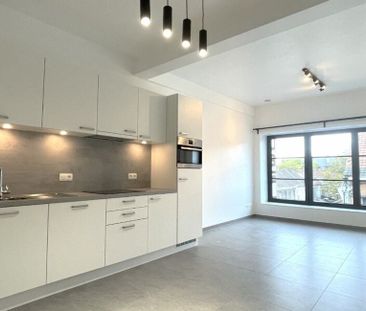 Appartement te huur in Kortrijk voor € 775 met 1 slaapkamer - Photo 2