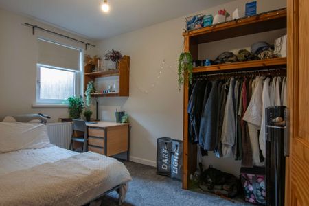 Great location for all universities! - Photo 3