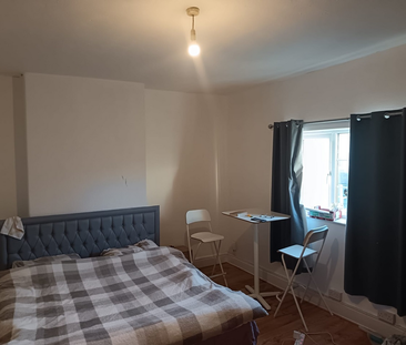 1 bedroom in a house share to rent - Photo 3