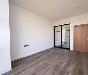 Roop House, Fleet, Hampshire, GU51 - Photo 4