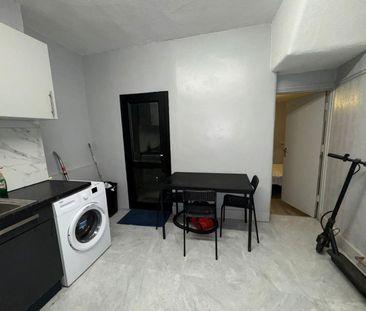 Room in a Shared House, Strode Road, N17 - Photo 5