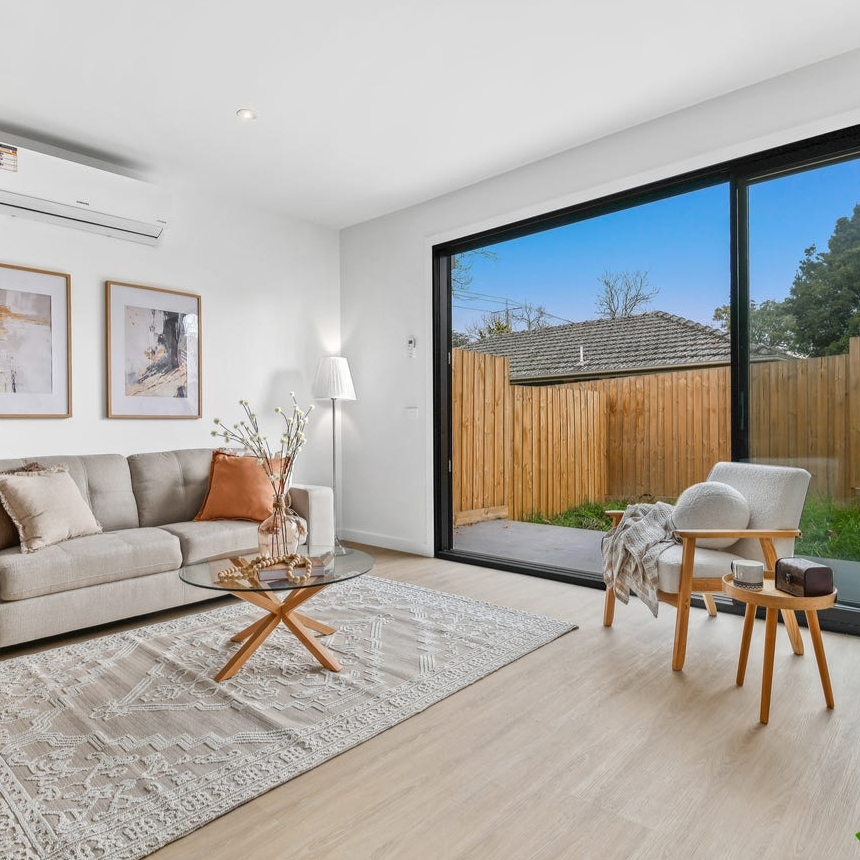 Stylish & Modern Townhouse in the Heart of Mitcham - Photo 1