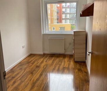 2 Bed Flat, Memorial Heights, IG2 - Photo 3