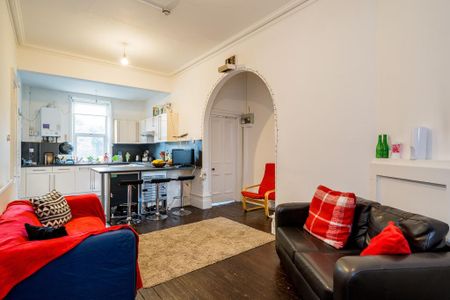 4 bedroom flat to rent - Photo 3