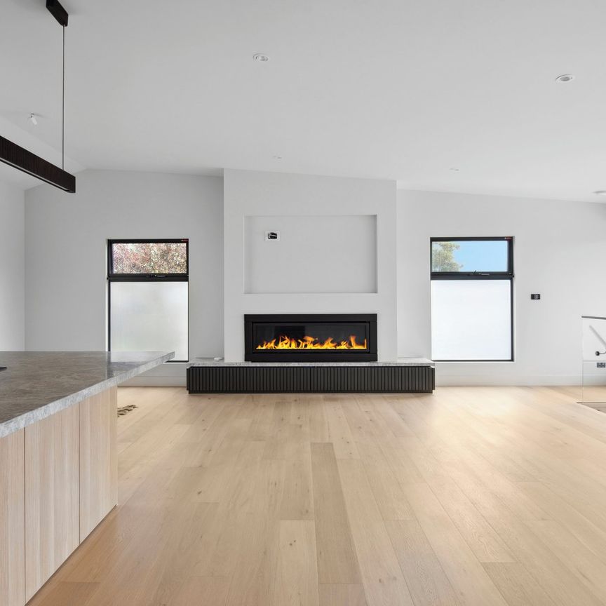 High-end beachside living, brand new unit- bills and garden maintenance included! - Photo 1