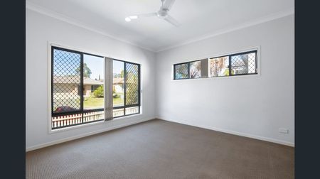Spacious Family Retreat: Your Dream Rental Home Awaits - Photo 3