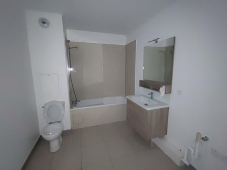 location Appartement T4 DE 76.3m² À BOBIGNY - Photo 3
