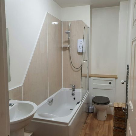 Flat to rent on - Photo 4