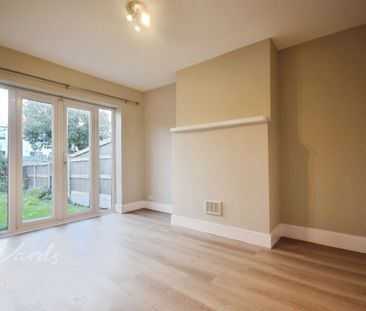 3 bedroom end of terrace house to rent - Photo 2