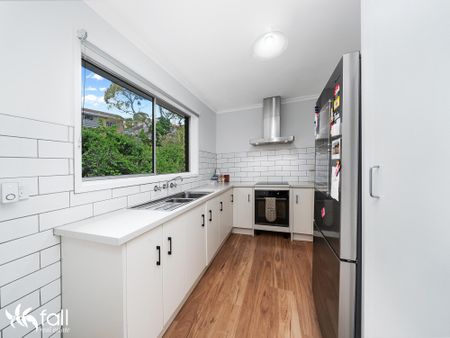 Modern, low maintenance city fringe living - Photo 4