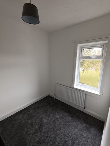 Beautiful 3-bedroom Terraced Home - Photo 4