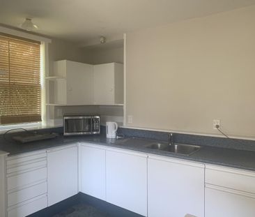 Sunny & Close To Town - Photo 4