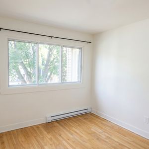 3½ For Rent — Côte-des-Neiges–Notre-Dame - Photo 2