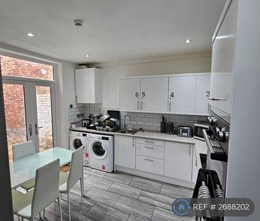 1 bedroom in a house share to rent - Photo 4