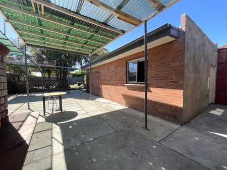 Large home in a prime location - Photo 5