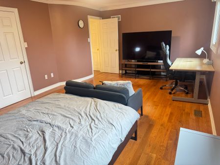 For Lease - 411 Winfield Terrace, Mississauga, Ontario - Photo 3