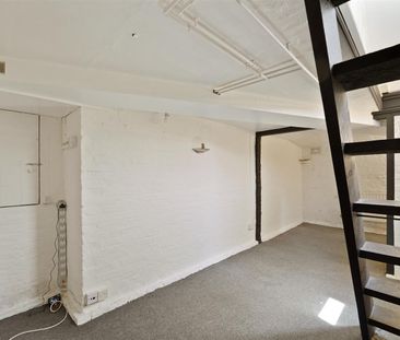 Studio To Let - Photo 6