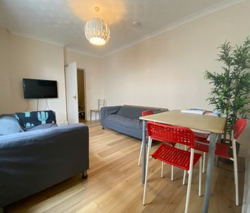 Mackintosh Place, Roath - Photo 1