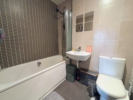 2 bedroom apartment to rent - Photo 2
