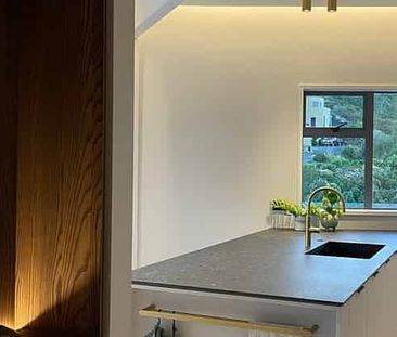 Charming Island Bay 3BR Home w/ Views - Photo 1