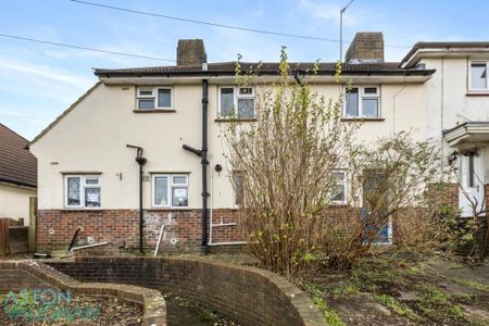 Semi detached house to rent - Photo 3
