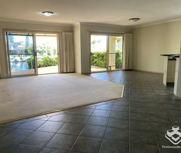 Family home on the water with Pontoon! - Photo 1