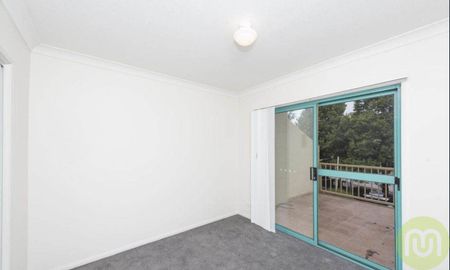 Handy Position Inner South Location - Photo 3