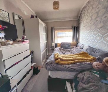 3 bedroom end of terrace house to rent - Photo 3