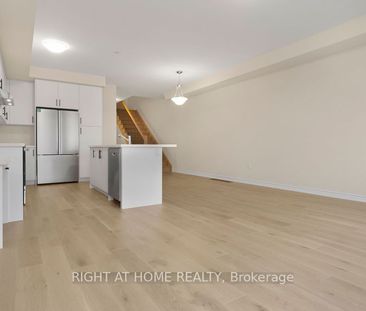 Townhouse For Lease | W8146722 - Photo 2