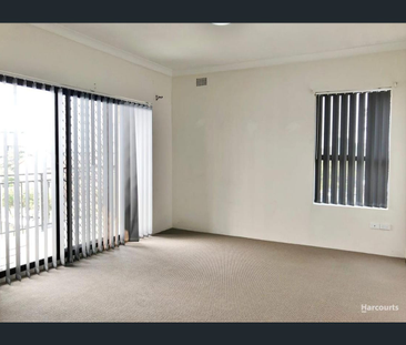 Spacious First Floor Apartment in Prime Location... - Photo 4