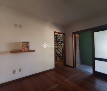 Casa com 3 quartos e 269m² para alugar em Moinhos de Vento, Canoas. - Photo 1