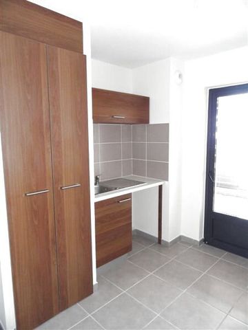 Location Appartement 3 pièces 62m² ST DENIS 97490 - Photo 4