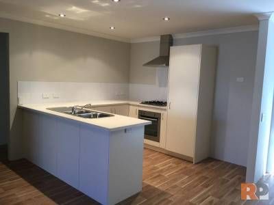 Low Maintenance 2 Bedroom Unit - Photo 4