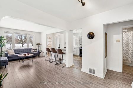 Detached Home For Lease | E8332698 - Photo 4