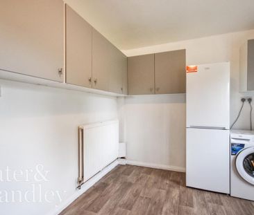 3 bedroom semi-detached house to rent - Photo 3