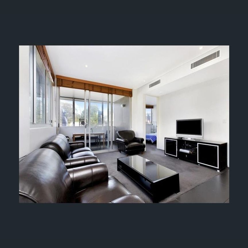Stylish Two-Bedroom Apartment in the Iconic “Capella” Development - Photo 1