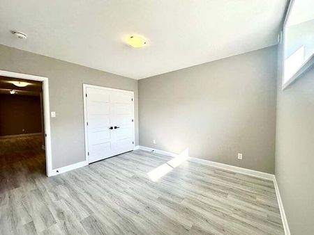1232 Montblanc Cres Unit A - Photo 4