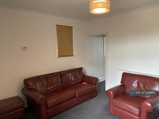 3 bedroom end of terrace house to rent - Photo 1