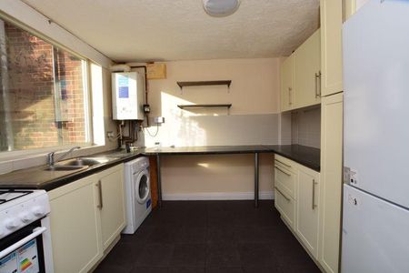 2 bedroom terraced house to rent - Photo 4