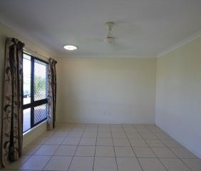 4 Bedroom in Deeragun - Photo 2