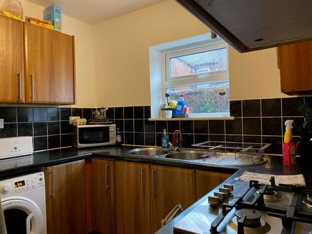 5 Bed Terraced House, Mabfield Road, M14 - Photo 3